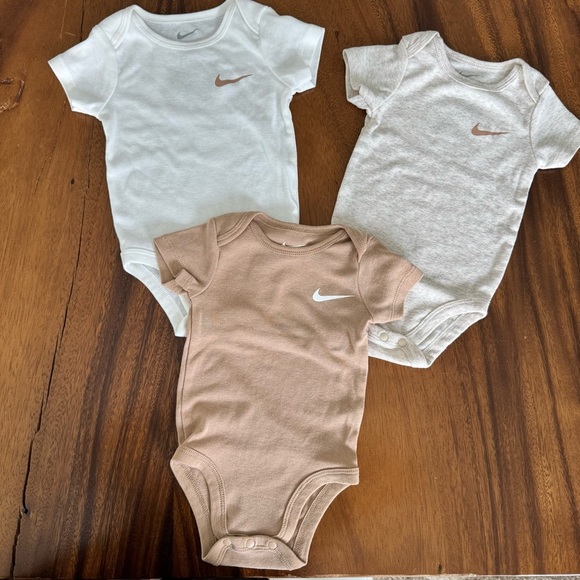 Nike Set of 3 Baby Neutral Bodysuit White, Oatmeal and Tan Size 9M - Picture 1 of 4